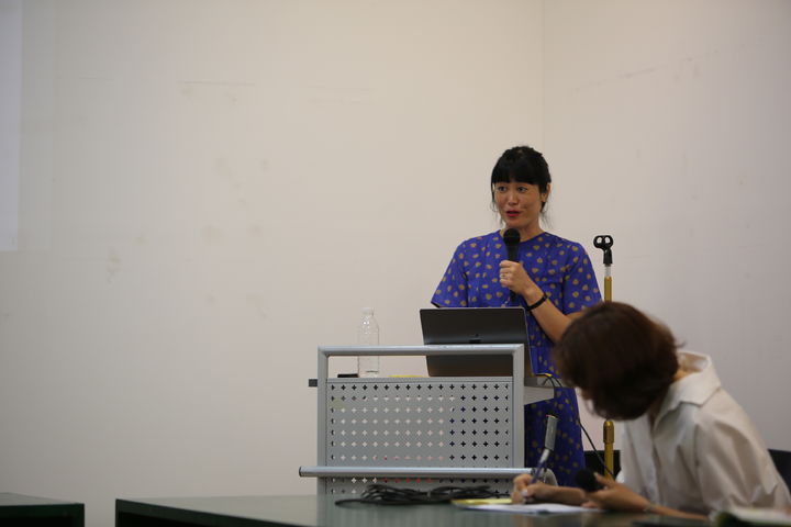 [서울=뉴시스] 4일 '파워 온' 출간을 맞아 진 J. 류 작가가 서울 중구 순화동천에서 기자간담회를 진행하고 있다.(사진=한길사 제공) 2023.07.04. photo@newsis.com *재판매 및 DB 금지