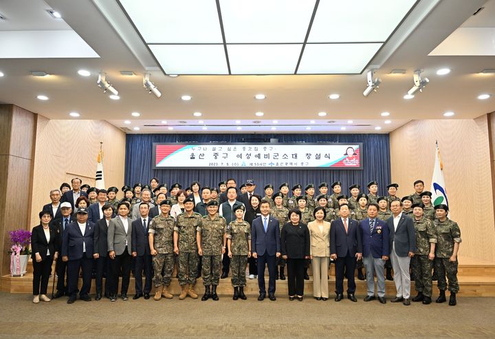 [울산=뉴시스] 육군 제53보병사단과 울산 중구는 5일 중구청 대회의실에서 울산 중구 여성예비군 소대 창설식을 열었다. *재판매 및 DB 금지