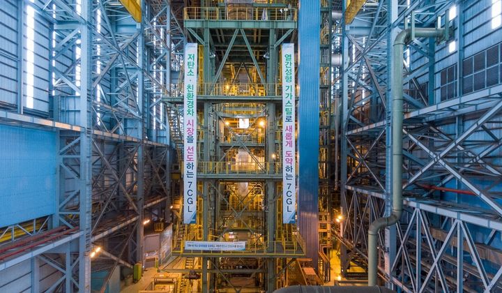 [광양=포스코] 전남 포스코 광양제철소 4도금공장에 위치한 용융아연도금라인(7CGL·ontinuous Galvanizing Line) 전경. 4도금공장은 자동차 강판으로 사용되는 초고강도 경량강판 기가스틸을 생산하고 있다. (사진=포스코 제공) 2023.06.30. photo@newsis.com *재판매 및 DB 금지