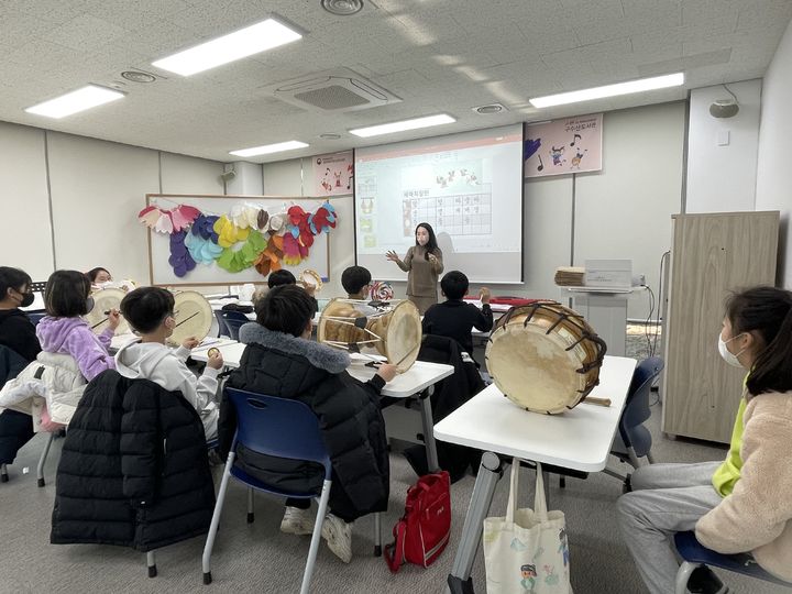 [대구=뉴시스] 대구 구수산·대현·태전도서관과 서변동 작은도서관이 여름 독서교실과 도서관학교를 운영한다. (사진=행복북구문화재단 제공) 2023.07.06. photo@newsis.com *재판매 및 DB 금지