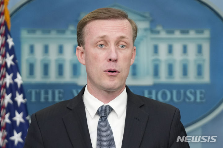 [워싱턴=AP/뉴시스]제이크 설리번 백악관 국가안보보좌관이 지난 7일(현지시간) 백악관에서 기자회견을 하는 모습. 2023.07.17.