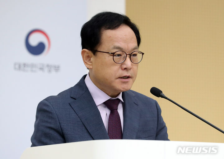 [세종=뉴시스] 강종민 기자 = 김승호 인사혁신처장이 10일 세종시 정부세종청사에서 제2차 부처 인사 유연성·자율성 제고 종합계획을 발표하고 있다. 2023.07.10. ppkjm@newsis.com