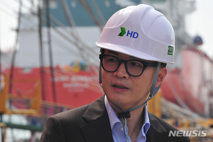 [영암=뉴시스] 이영주 기자 = 한동훈 법무부장관이 10일 오후 전남 영암군 현대삼호중공업 LNG 운반선 제작 도크에서 발언하고 있다. 2023.07.10.leeyj2578@newsis.com