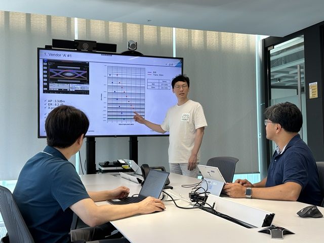 [서울=뉴시스] SK텔레콤이 이동통신의 모세혈관이라 불리는 '프론트홀' 고속 전송에 필요한 파장 확대 기술을 개발했다. (사진=SKT 제공) *재판매 및 DB 금지