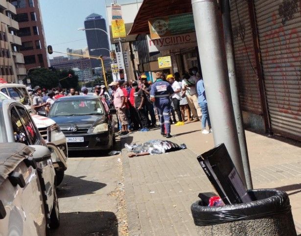 [서울=뉴시스] 남아프리카공화국이 세계에서 가장 위험한 휴가지로 꼽혔다고 10일 (현지 시간) 남아공 현지 일간지 더스타는 전했다. 사진은 범죄가 일어난 남아공 거리의 모습. (사진=인스타그램 갈무리) 2023.07.11. *재판매 및 DB 금지