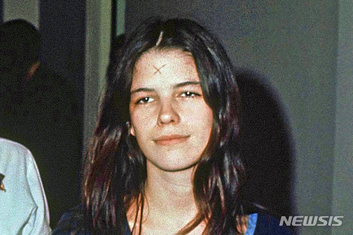 [AP/뉴시스] 살인죄로 종신형을 선고받았던 레슬리 반 후텐의 1971년 로스앤젤레스 구치소에 있을 때의 모습. 2023.07.12. 
