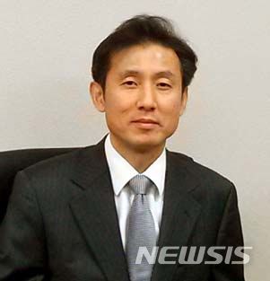 [서울=뉴시스]서경환 대법원 후보자가 12일 "1심부터 대법원까지 시간과 비용, 에너지를 소모하면 재판에 이기더라도 남는 것이 없다"며 "지체된 정의는 정의가 아니다"라고 밝혔다. 사진은 서경환 대법관 후보자 모습.2023.07.12.(사진=대법원 제공)photo@newsis.com