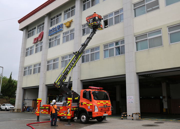 논산소방서는 12일 소형 사다리차가 신규 배치됨에 따라 시연회를 갖고 있다. 2023. 07. 12&nbsp; *재판매 및 DB 금지