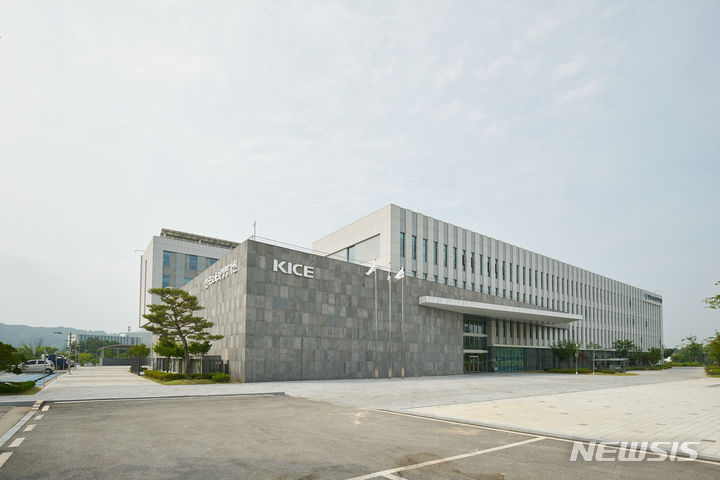 교육과정 개정, 오랜 '숙의·공론화'가 현장 안착 이끈다 - 뉴스 썸네일 이미지