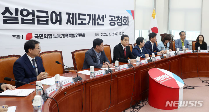 국민의힘 노동개혁특별위원회 공청회. [서울=뉴시스] 추상철 기자 = 박대출 국민의힘 정책위의장이 12일 오전 서울 여의도 국회에서 열린 국민의힘 노동개혁특별위원회 제8차 회의 '실업급여 제도개선 공청회'에서 발언하고 있다. 2023.07.12. scchoo@newsis.com