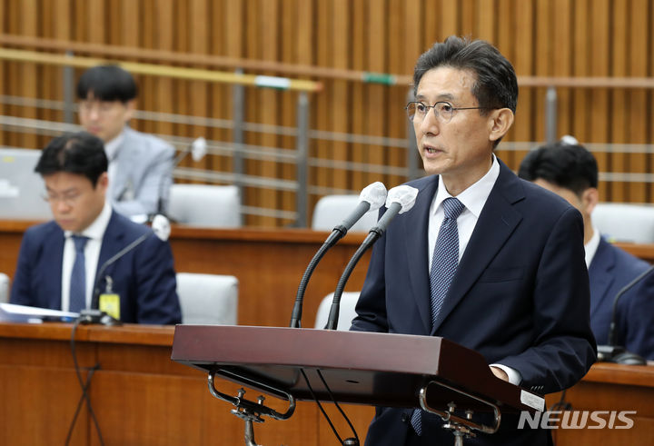 [서울=뉴시스] 고범준 기자 = 서경환 대법관 후보자가 12일 오전 서울 여의도 국회에서 열린 인사청문회에서 모두발언을 하고 있다. 2023.07.12. bjko@newsis.com