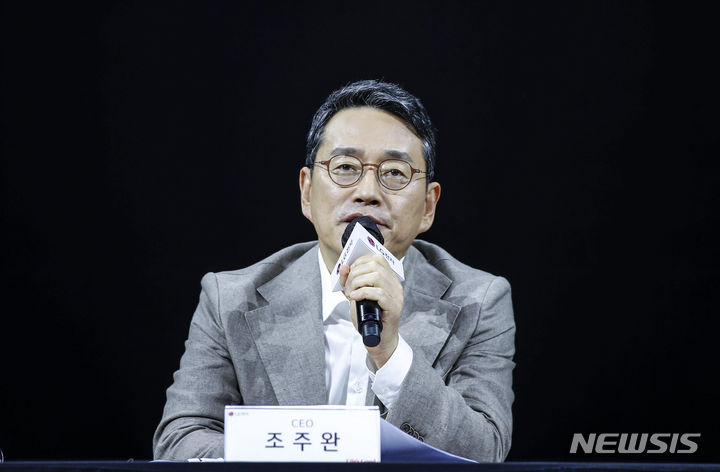 [서울=뉴시스] 정병혁 기자 = 조주완 LG전자 사장이 지난해 7월 서울 강서구 LG사이언스파크에서 LG전자 미래비전 및 사업전략발표를 마친 뒤 질의응답을 하고 있다. 2023.07.12.