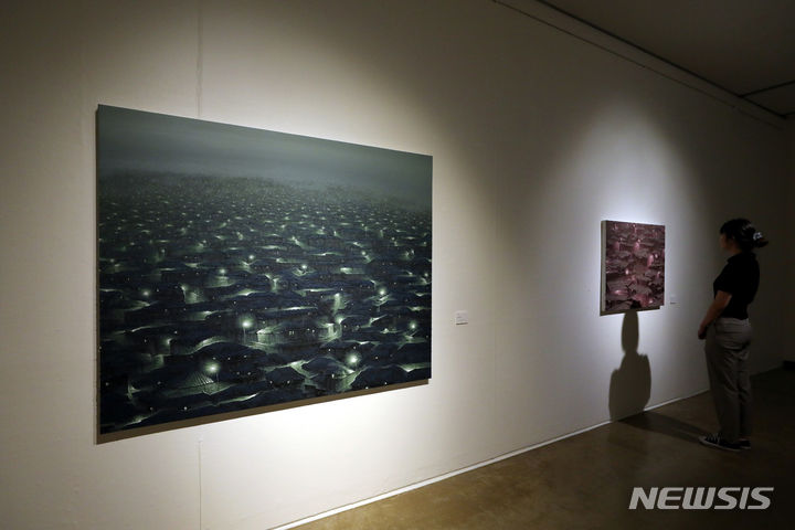 [서울=뉴시스] 박진희 기자 = 뉴시스·TV CHOSUN·아트조선 공동기획전 ‘아트픽(Art Pick) 30’에 정영주 작품이 전시되어 있다. 2023.07.12. pak7130@newsis.com