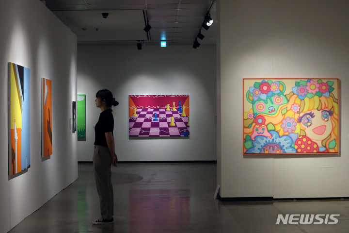 [서울=뉴시스] 박진희 기자 = 뉴시스·TV CHOSUN·아트조선 공동기획전 ‘아트픽(Art Pick) 30’에 생동발랄함을 전하는 이사라의 원더랜드가 동심의 세계로 이끈다. 2023.07.12. pak7130@newsis.com