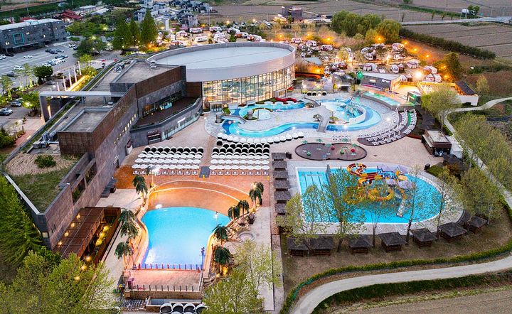 파라다이스 스파 도고 야간 외부 전경. (사진=파라다이스 스파 도고 제공)