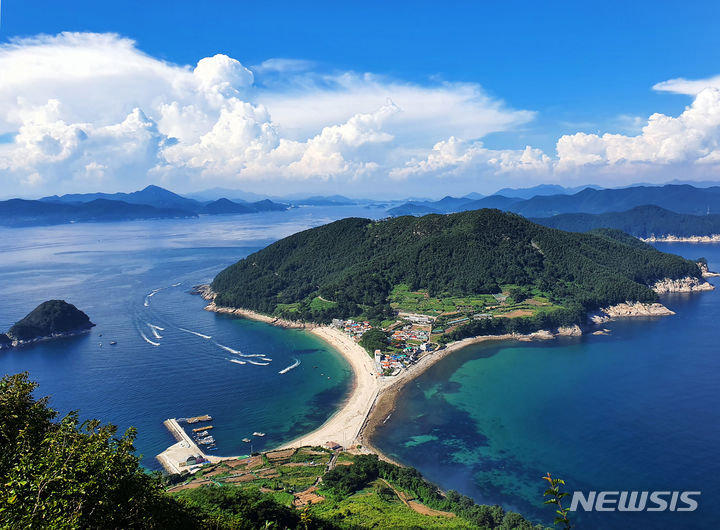 [창원=뉴시스] 경남 통영시 비진도.(사진=경남도 제공)