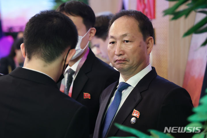 [자카르타(인도네시아)=뉴시스] 김금보기자 = 안광일 북한 주인도네시아 대사 겸 주아세안 대사가 14일(현지시간) 인도네시아 자카르타 샹그릴라 호텔에서 열린 아세안지역안보포럼(ARF)에 참석하고 있다. (공동취재사진) 2023.07.14. photo@newsis.com