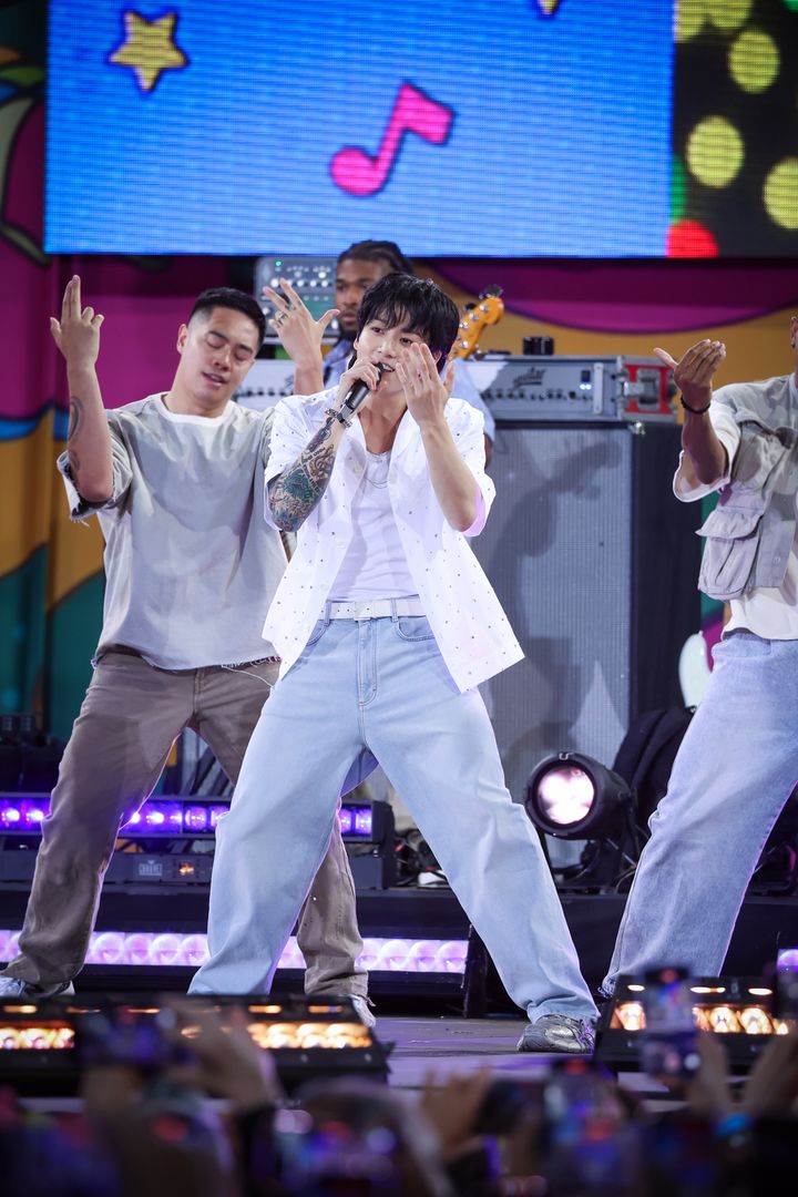 [서울=뉴시스] 방탄소년단 정국 '미국 GMA 2023 Summer Concert Series' 현장. 2023.07.14. (사진 = 빅히트 뮤직 제공) photo@newsis.com *재판매 및 DB 금지