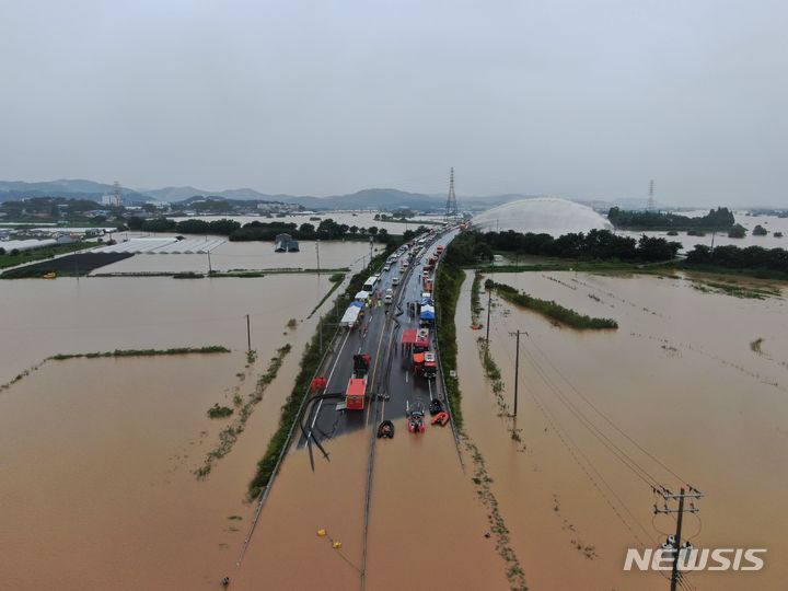 '오송참사 부실대응' 금강청·행복청 공무원들, 혐의 부인