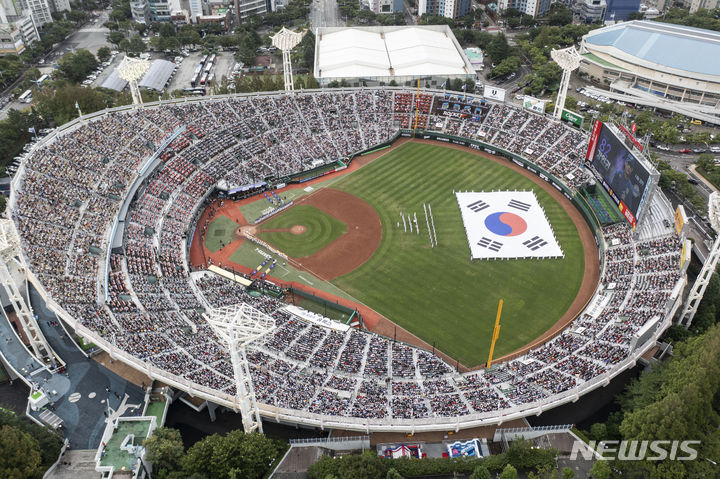 [부산=뉴시스] 김근수 기자 = 15일 오후 부산 동래구 사직야구장에서 2023 KBO 올스타전 드림 올스타와 나눔 올스타의 경기가 열리고 있다. 2023.07.15. ks@newsis.com