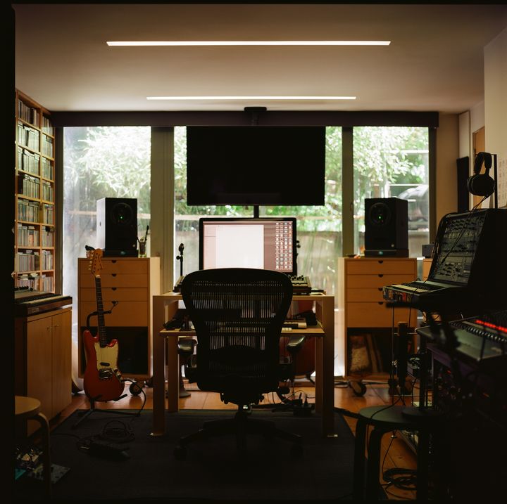 [서울=뉴시스] 사카모토 류이치의 추모 전시 '나는 앞으로 몇 번의 보름달을 볼 수 있을까' 중(中) '생명, 그 본연의 모습'. 2023.07.17. (사진 = 피크닉·위즈덤하우스 제공) photo@newsis.com *재판매 및 DB 금지