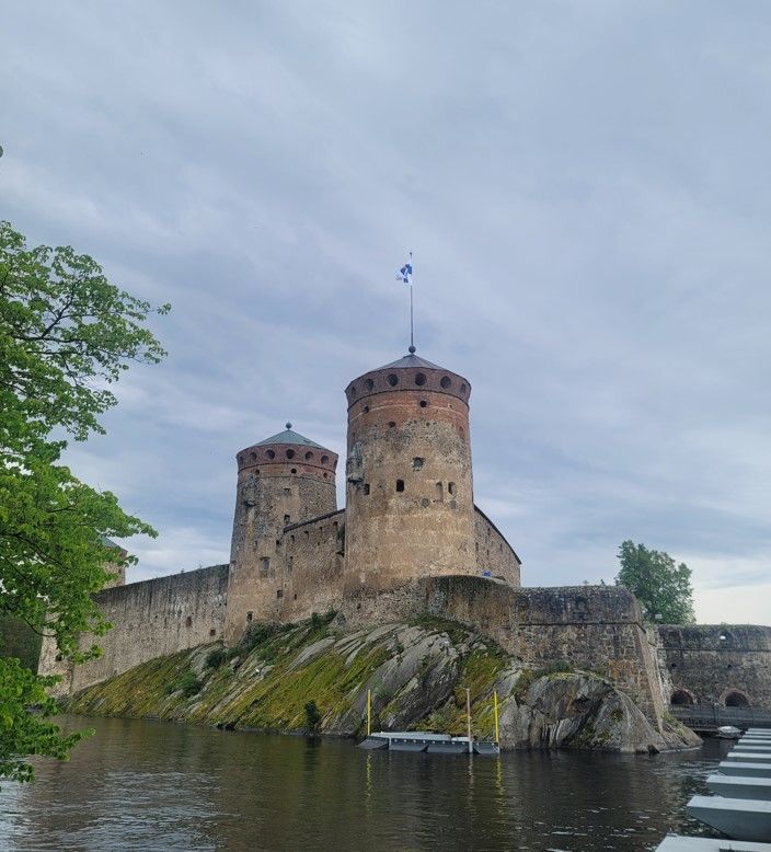 오페라의 도시 사본린나의 올라빈린나성(Olavinlinna)은 요새에 가깝다. 입장권을 구매해도 안내자 없이 혼자 들어갈 수 없다. *재판매 및 DB 금지