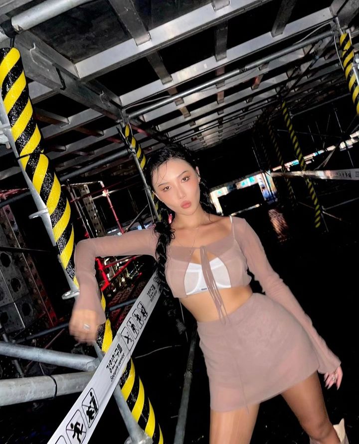 [서울=뉴시스] 화사. (사진=화사 인스타그램 캡처) 2023.07.17. photo@newsis.com *재판매 및 DB 금지