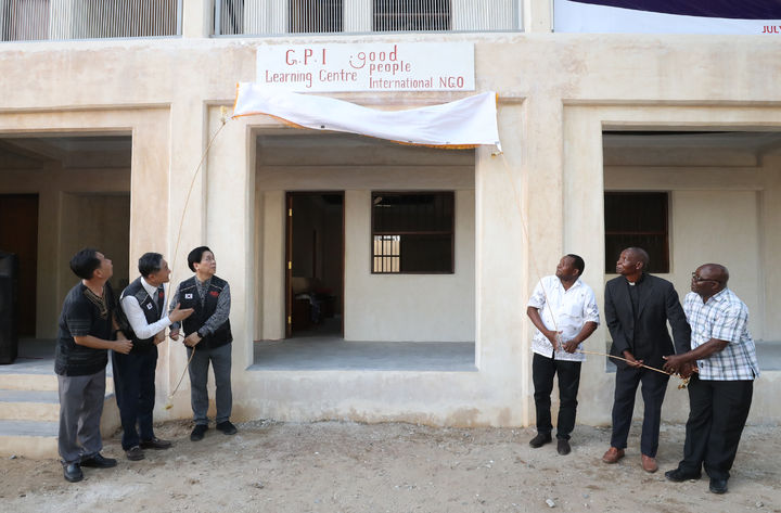 [서울=뉴시스] 지난 10일 케냐 라무섬에 완광된' 굿피플 라무 교육센터' (사진=여의도순복음교회 제공) 2023.07.17. photo@newsis.com *재판매 및 DB 금지