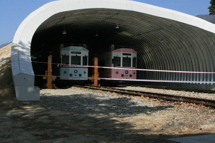 출발도 못하고 서있는 반곡 테마열차. *재판매 및 DB 금지