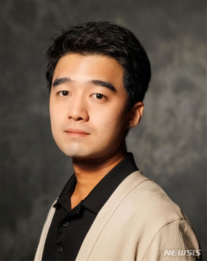 [전주=뉴시스]윤난슬 기자 = 전북대학교 신소재공학부 전자재료공학전공 정창규 교수.(사진=전북대 제공)