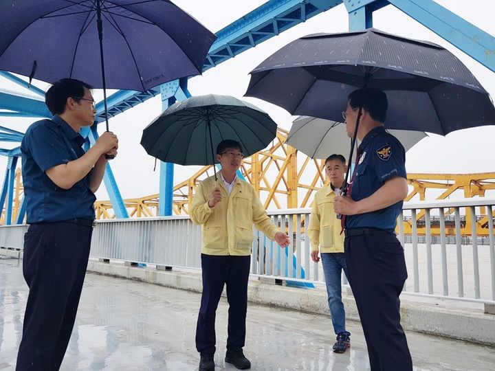 이병철(가운데) 함안부군수, 집중호우 대비 긴급 현장점검 *재판매 및 DB 금지