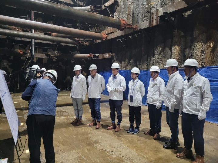 [부산=뉴시스] 부산시의회 건설교통위원회는 17일 주요 건설현장 도새재생 거점 시설을 방문해 점검하는 시간을 가졌다. 건교위가 도시철도 사상~하단선 1공구 건설현장을 찾았다. (사진=부산시의회 제공) *재판매 및 DB 금지