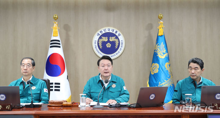 [서울=뉴시스] 전신 기자 = 윤석열 대통령이 18일 서울 용산 대통령실 청사에서 열린 국무회의를 주재하고 있다. 2023.07.18. photo1006@newsis.com