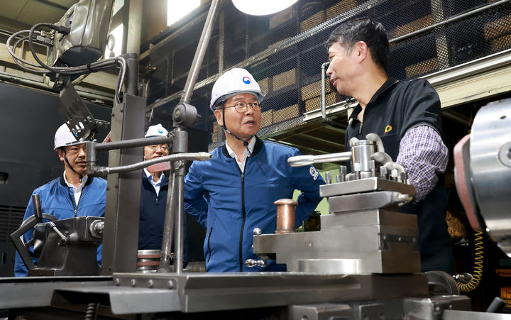 [서울=뉴시스] 조성봉 기자=이정식 고용노동부 장관. (사진=고용노동부 제공) 2023.07.18. photo@newsis.com *재판매 및 DB 금지