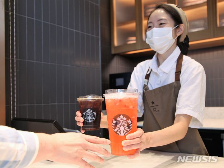 [서울=뉴시스] 트렌타 사이즈 한정 기간 출시. (사진=스타벅스코리아 제공)