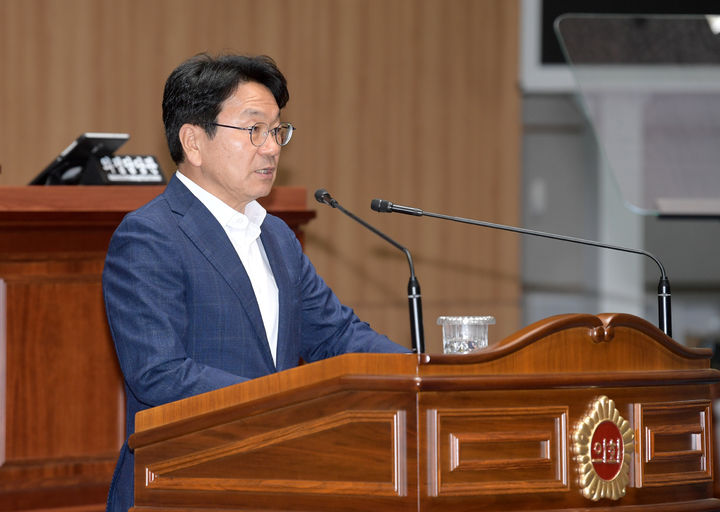 [광주=뉴시스] 시정질문에 답변하는 강기정 광주시장. (사진=광주시 제공) photo@newsis.com  *재판매 및 DB 금지