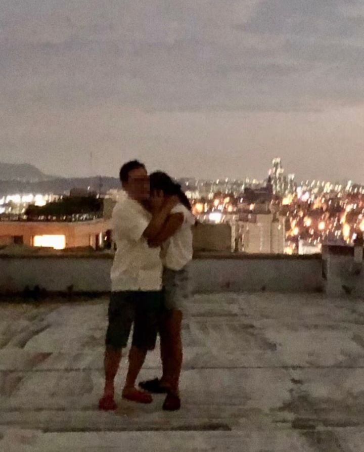 [서울=뉴시스] 가수 출신 배우 이혜영이 폐암 진단받았던 2년 전 그날과 수술 당시 모습을 처음 공개했다. 이혜영 남편(왼쪽), 이혜영. (사진=이혜영 인스타그램 캡처) 2023.07.19. photo@newsis.com *재판매 및 DB 금지