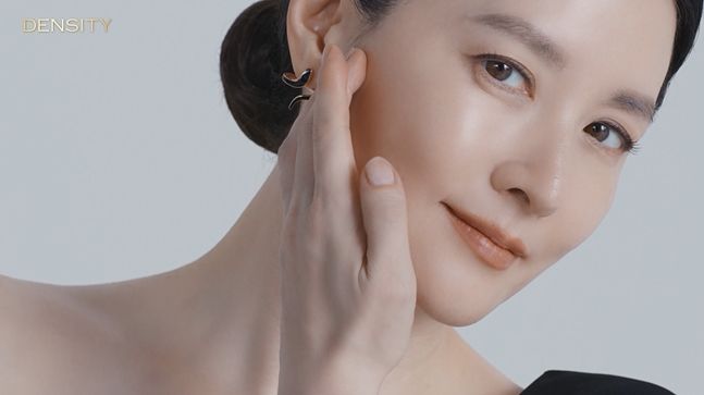 [서울=뉴시스] 20일 리프팅용 의료기기 업체인 제이시스메디칼이 이영애를 모델로 한 고주파 리프팅 장비 ‘덴서티’ 광고가 100만뷰를 돌파했다고 밝혔다. (사진=제이시스메디칼 제공) 2023.07.20. photo@newsis.com *재판매 및 DB 금지