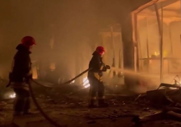 러시아는 지난 17일 흑해 곡물수출 안전보장 협정 중단을 선언한 뒤 몇 시간 뒤부터 시작된 우크라이나 주요 수출항에 대한 맹렬한 공격을 이틀째 이어갔다. 출처 : @Ukraine's state emergency services *재판매 및 DB 금지