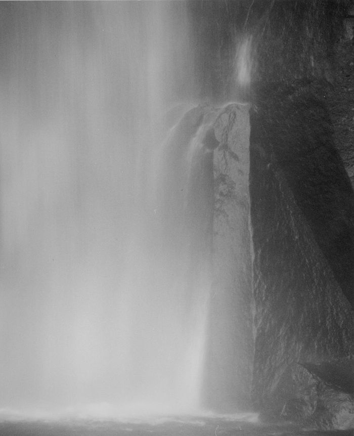 민병헌, Waterfall, ff097, 2009, Gelatin silver print, 123x110cm. *재판매 및 DB 금지