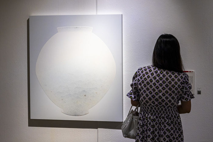 최영욱 달항아리. 사진=아트조선 제공 *재판매 및 DB 금지