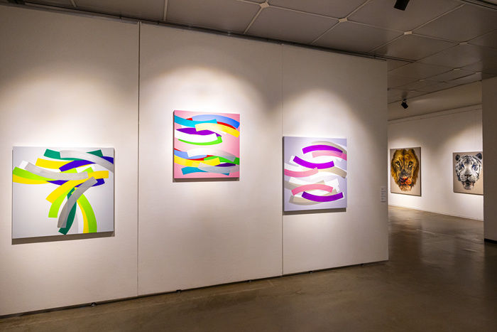 아트픽 30전에 나온 컬러밴드 하태임 작가의 작품이 경쾌하게 젊은 작가 전시로 이끈다. 사진=아트조선 제공. *재판매 및 DB 금지