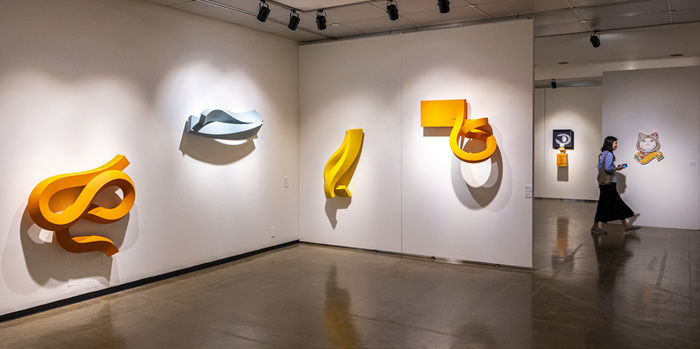 아트픽 30전에 곽철안의 회화 오브제가 걸렸다. 사진=아트조선 제공. *재판매 및 DB 금지