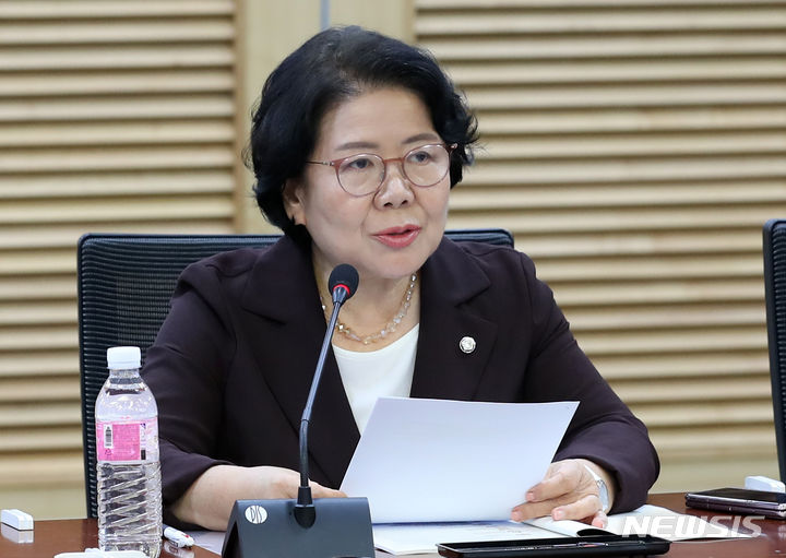 [서울=뉴시스] 이영환 기자 = 서정숙 국민의힘 의원이 지난 7월20일 오후 서울 여의도 국회 의원회관에서 열린 소아청소년암 필수진료체계 구축을 위한 정책토론회에서 인사말을 하고 있다. 2023.07.20. 20hwan@newsis.com