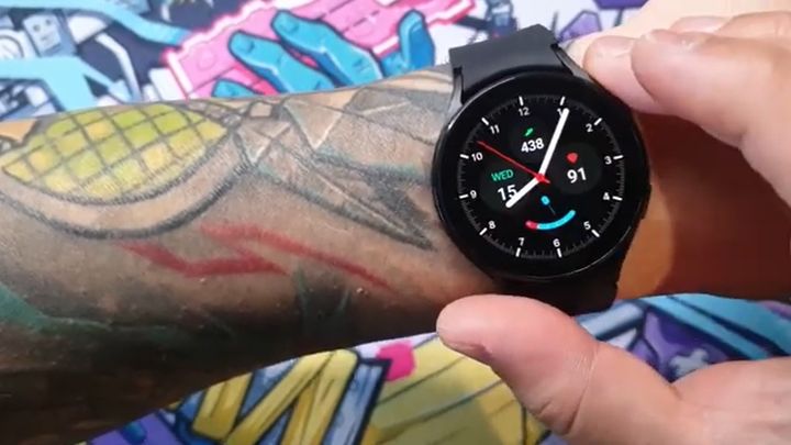 문신을 한 상태에서는 갤럭시 워치4의 기능이 작동하지 않는다며 올라온 유튜브 게시물. 해당 게시물에는 "나도 같은 문제를 겪고 있다"는 댓글이 다수 달려있다. (사진=유튜브 'NINJER' 캡처) *재판매 및 DB 금지