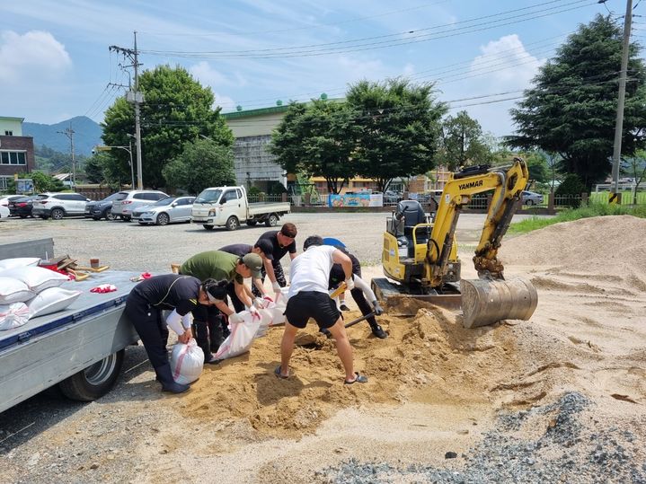 [완주=뉴시스] 완주군 청년들 “호우피해 복구 저희도 도와야죠” *재판매 및 DB 금지