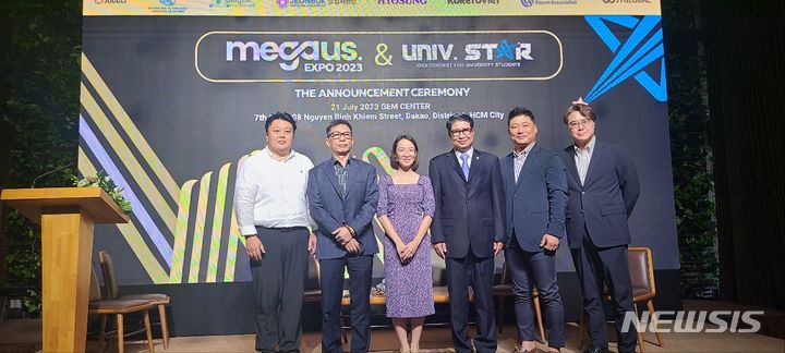 [전주=뉴시스]윤난슬 기자 = 호남권 창업중심대학인 전북대학교 창업지원단이 다음 달 베트남 호치민시에서 열리는 '2023 한국-베트남 메가트렌드 박람회'의 성공적 개최를 위해 21일 베트남 현지에서 사전 컨퍼런스를 개최했다고 밝혔다.2023.07.21.(사진=전북대 제공) 