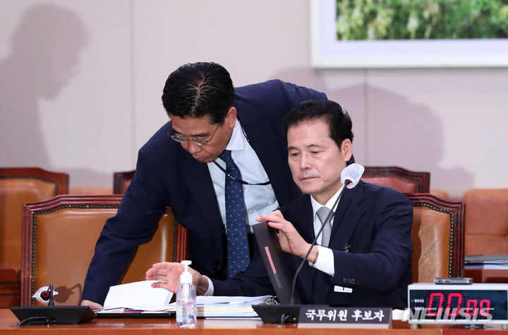 [서울=뉴시스] 이영환 기자 = 김영호 통일부 장관 후보자가 21일 오전 서울 여의도 국회에서 열린 인사청문회에 참석하고 있다. 2023.07.21. 20hwan@newsis.com