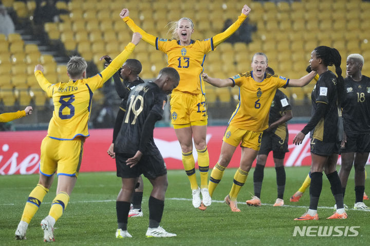 [웰링턴=AP/뉴시스]여자축구 세계 3위 스웨덴, 남아공에 2-1 역전승. 2023.07.23.