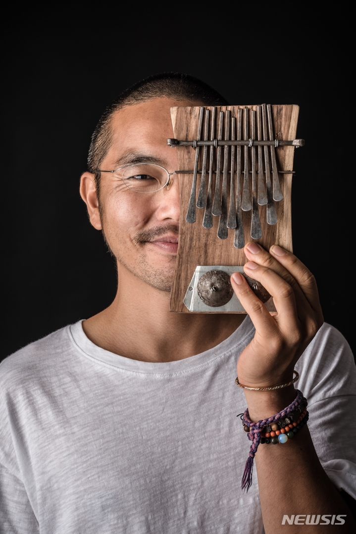 [창원=뉴시스] '파도라도' 퍼포먼스 참여 즉흥연주자 봄눈별